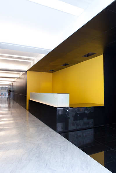 Asepeyo Building / Ventura Valcarce Arquitecto
