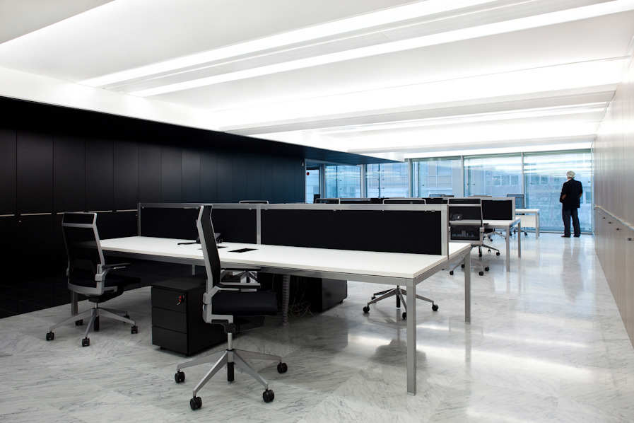Asepeyo Building / Ventura Valcarce Arquitecto