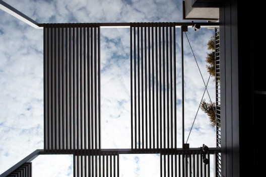 Building Department Of The Mutual Asepeyo / Ventura Valcarce Arquitecto