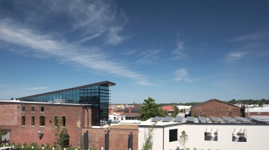 The Green Building / (fer) studio