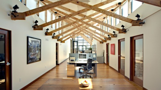 The Green Building / (fer) studio