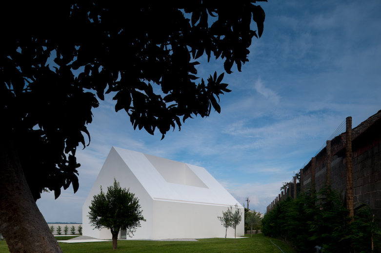 House In Leiria / Aires Mateus