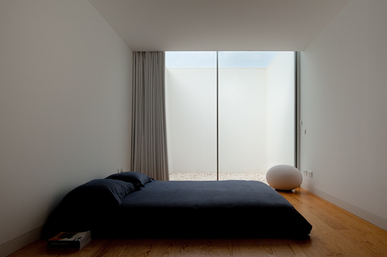 House In Leiria / Aires Mateus
