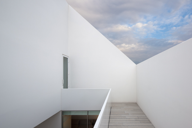House In Leiria / Aires Mateus
