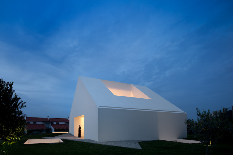 House In Leiria / Aires Mateus
