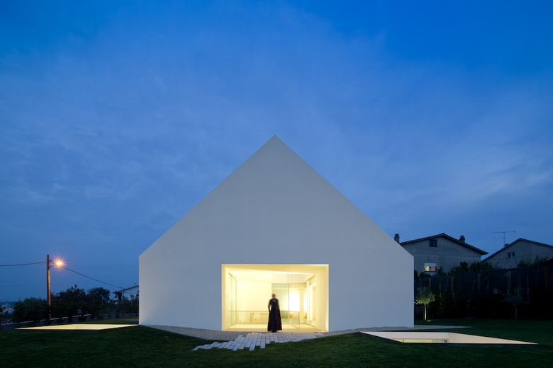 House In Leiria / Aires Mateus