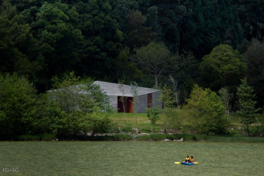 Building In Lagoa das Furnas / Aires Mateus