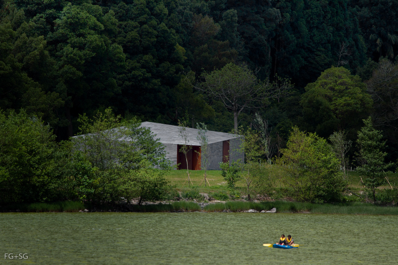 Building In Lagoa das Furnas / Aires Mateus