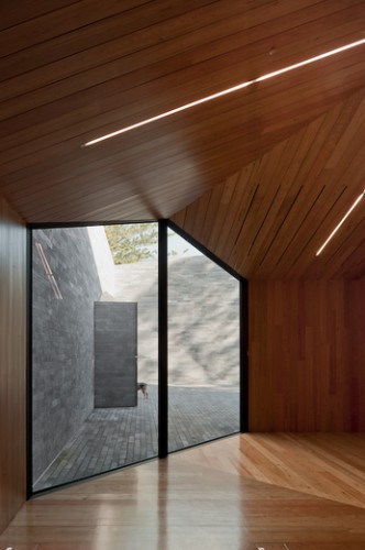 Building In Lagoa das Furnas / Aires Mateus
