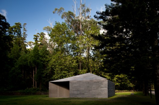 Building In Lagoa das Furnas / Aires Mateus