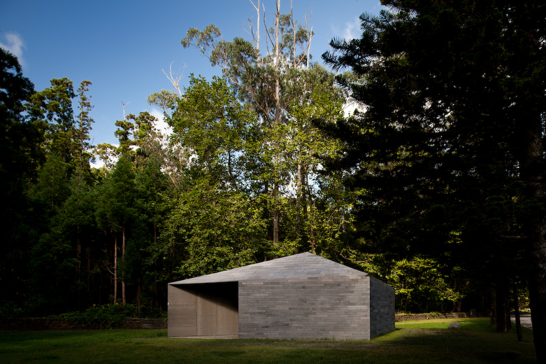 Building In Lagoa das Furnas / Aires Mateus