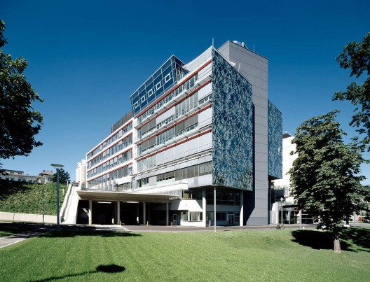 Research Center For Molecular Medicine / Kopper Architektur