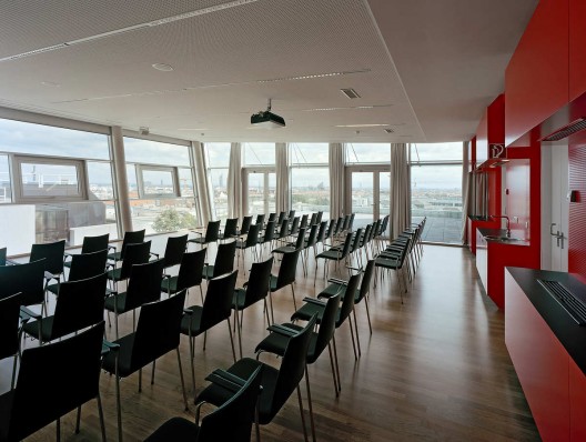 Research Center For Molecular Medicine / Kopper Architektur