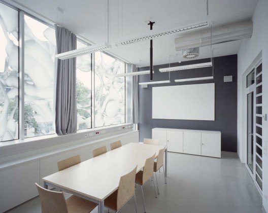 Research Center For Molecular Medicine / Kopper Architektur