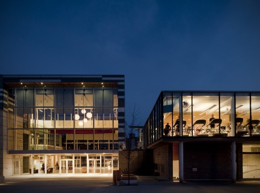 West Vancouver Community Centre / HCMA
