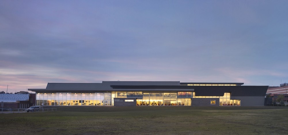 Montrose Cultural Centre / Teeple Architects