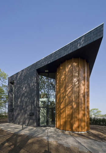 Juvenile Living / UArchitects
