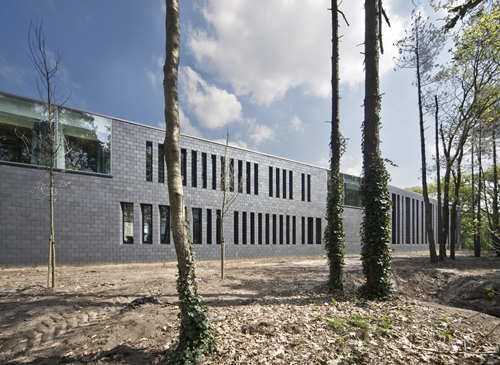 Juvenile Living / UArchitects