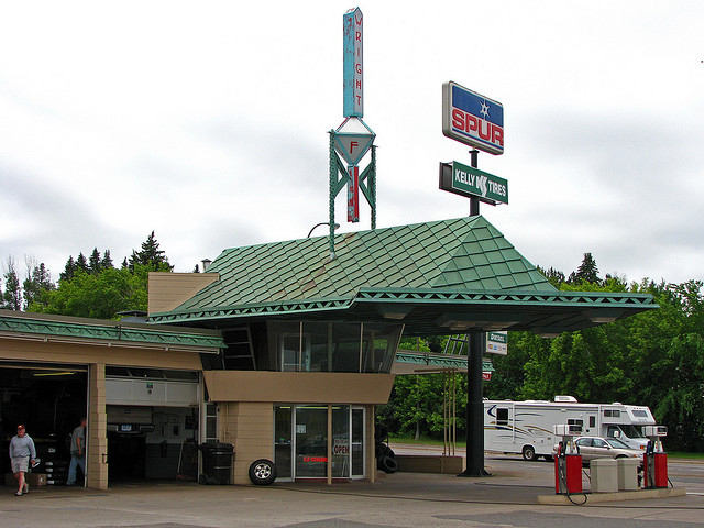 AD Classics: R.W. Lindholm Service Station / Frank Lloyd Wright