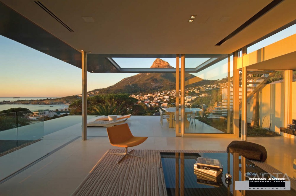 First Crescent / SAOTA