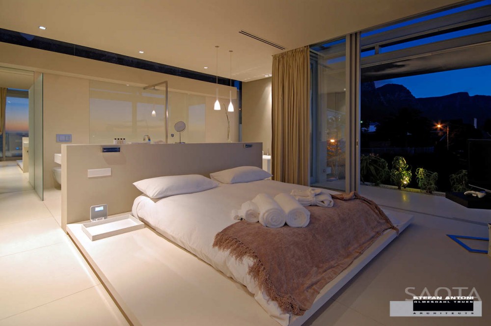First Crescent / SAOTA