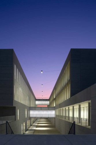 Faculty Building From Málaga University / Luis Machuca & Associates