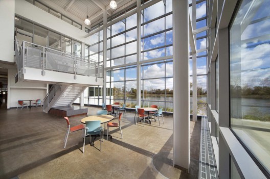 Waubonsee Community College Plano Classroom Building / Holabird & Root