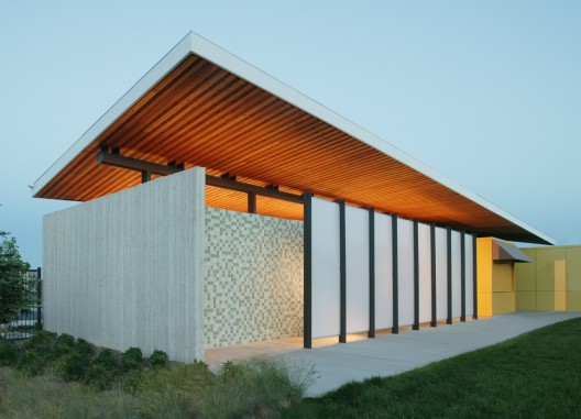 Stapleton Pool House #2 / Semple Brown Design