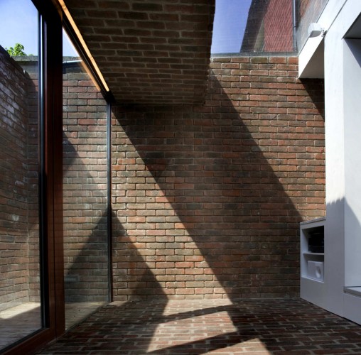 Brick A Back House / Architecture Republic