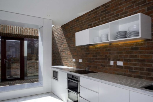 Brick A Back House / Architecture Republic