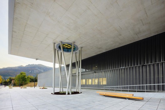 Faculty of Business Studies Of Mondragon University / Hoz Fontan Arquitectos