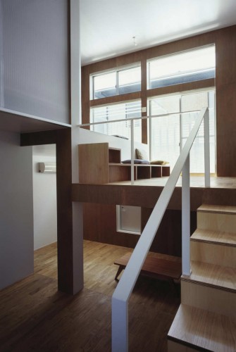 House Of Continuous Wall / Akitoshi Ukai/AUAU