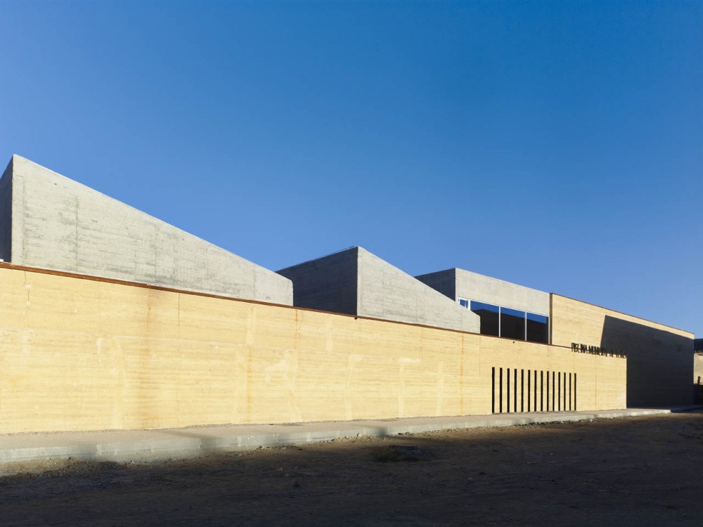 Indoor Swimming Pool in Toro / Vier Arquitectos
