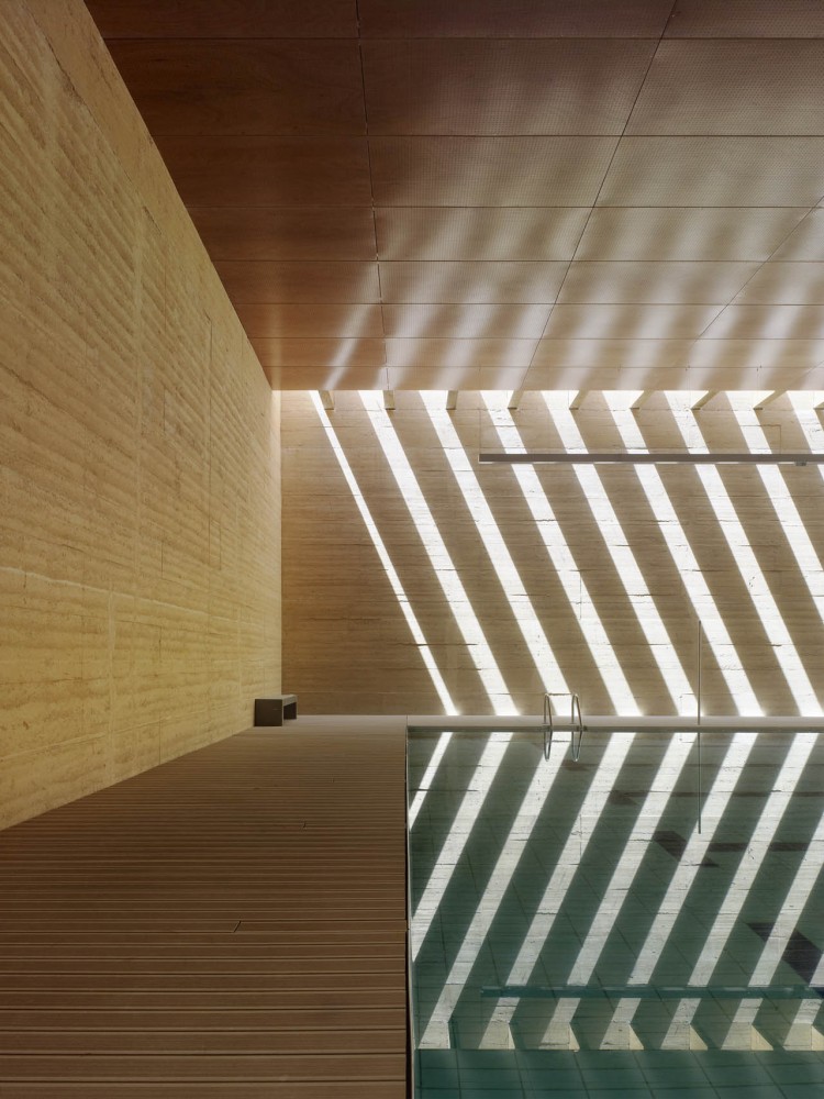 Indoor Swimming Pool in Toro / Vier Arquitectos
