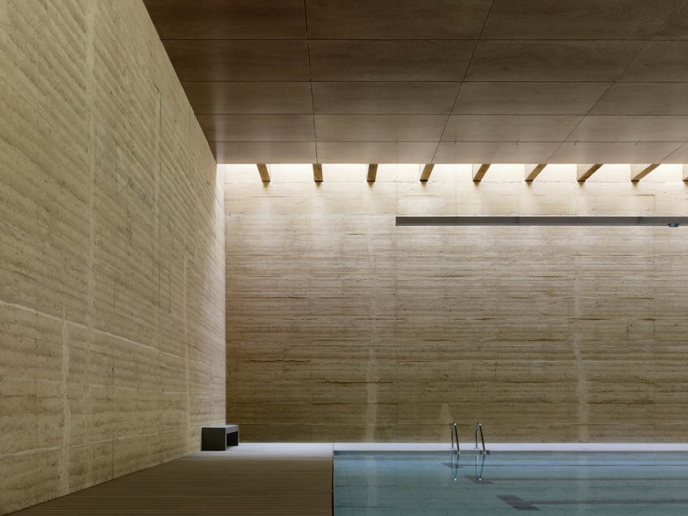 Indoor Swimming Pool in Toro / Vier Arquitectos