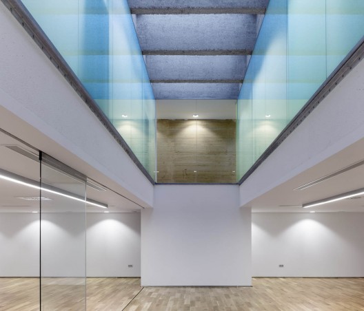 Indoor Swimming Pool In Toro / Vier Arquitectos SLP