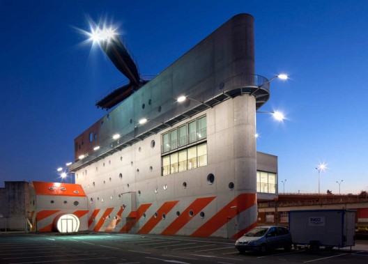 Helicopter Building / Stephane Maupin, Nicolas Hugon