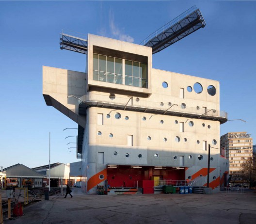 Helicopter Building / Stephane Maupin, Nicolas Hugon
