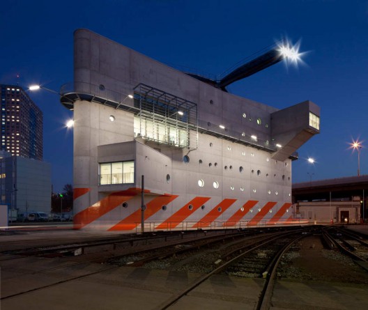 Helicopter Building / Stephane Maupin, Nicolas Hugon