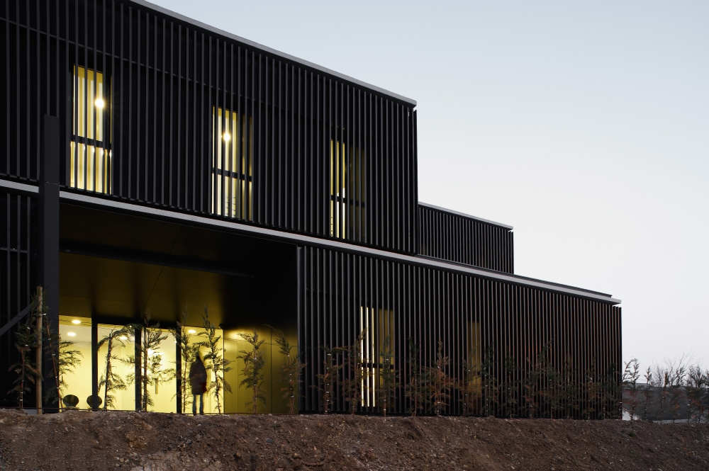Shelter Home for the Homeless / Javier Larraz