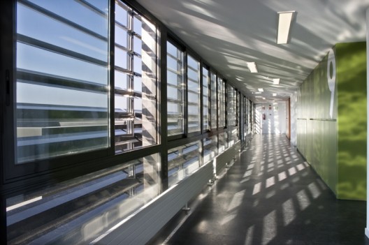 Nursery School in Alamcelles / BmesR29