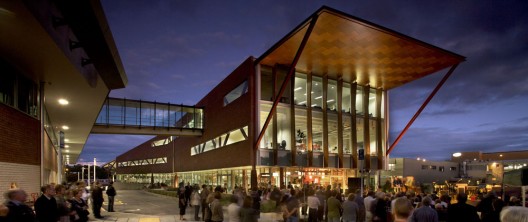 Waitakere Library And UNITEC Facilities / Architectus, Athfield Architects