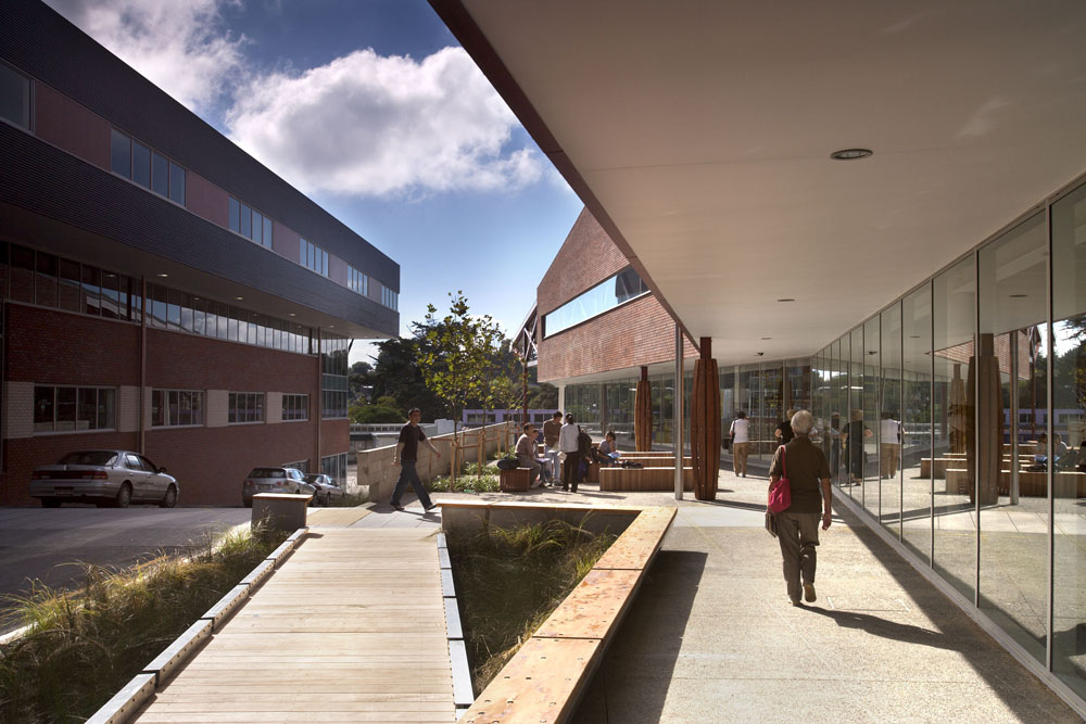 Waitakere Library And UNITEC Facilities / Architectus & Athfield Architects