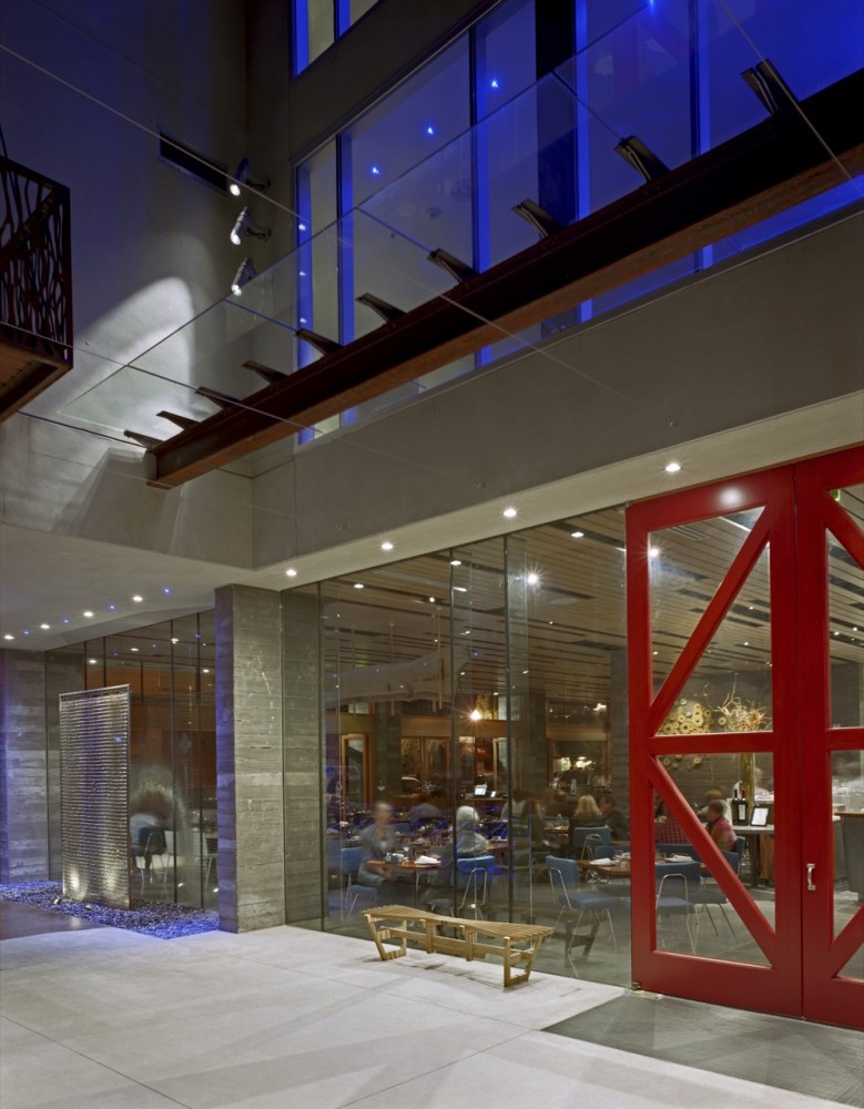 h2 Hotel / David Baker + Partners