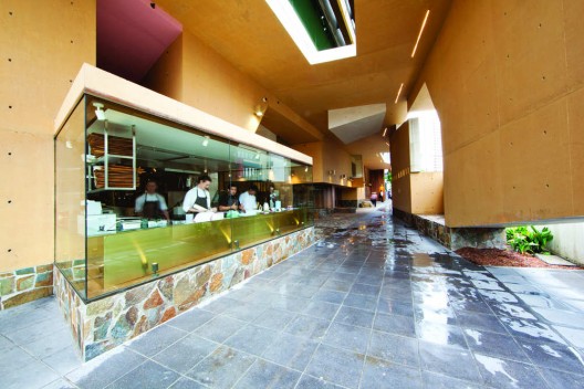Tank Bar + Restaurant / Donovan Hill