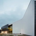 Centre Spécialisé De Technologie Physique Du Québec / bisson | associés + Carl Charron Architecte Centre Spécialisé De Technologie Physique Du Québec / bisson | associés + Carl Charron Architecte © Stéphane Groleau