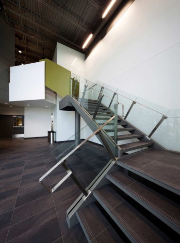 Centre Spécialisé De Technologie Physique Du Québec / bisson | associés + Carl Charron Architecte