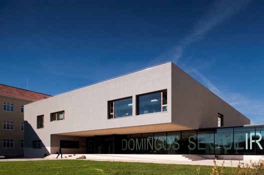 Domingos Sequeira Secondary School / BFJ Arquitectos