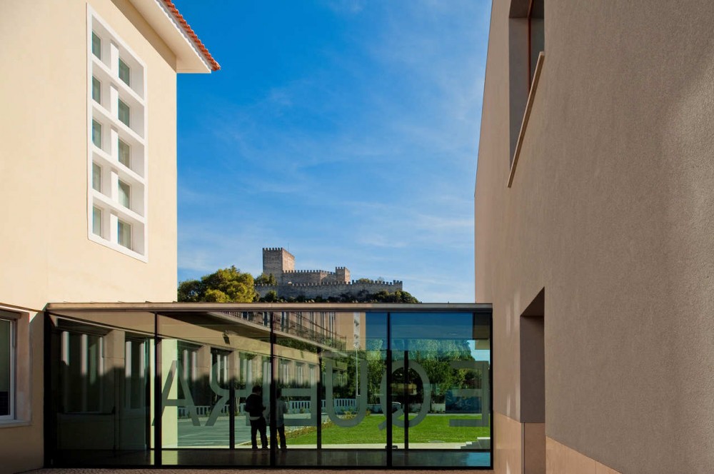 Domingos Sequeira Secondary School / BFJ Arquitectos
