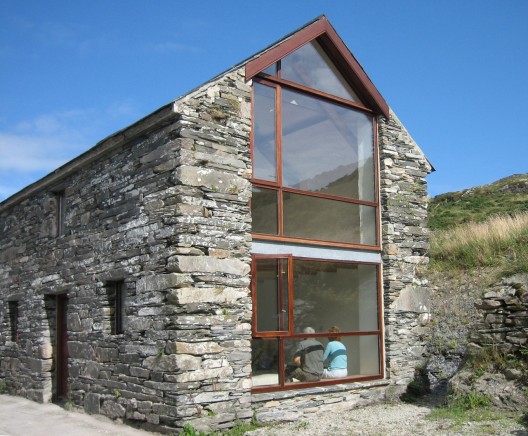 County Cork Painter’s Studio / LOCAL